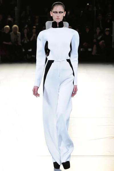 Look 11
